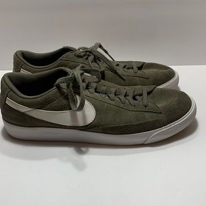 NIKE BLAZER LOW SIZE 9.5 (USED) B1